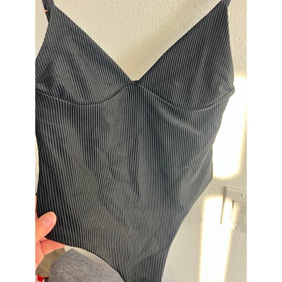 Frankies Bikini Mojave One Piece black S - Picture 5 of 6